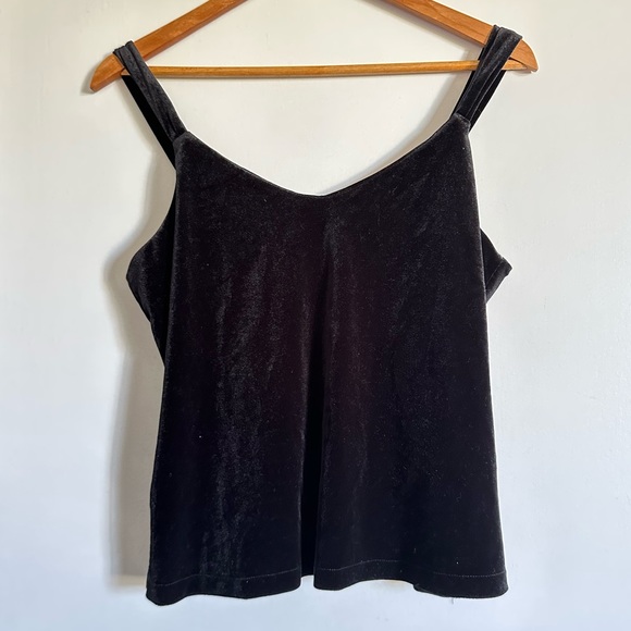NWT Old Navy Black Velvet Classic Neutral Tank Top Size Medium - Picture 3 of 9